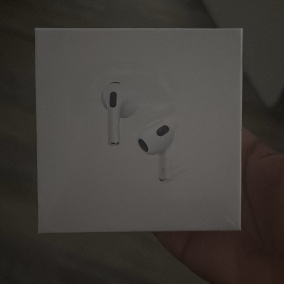 Apple AirPods Generation 3 with MagSafe Charging Case